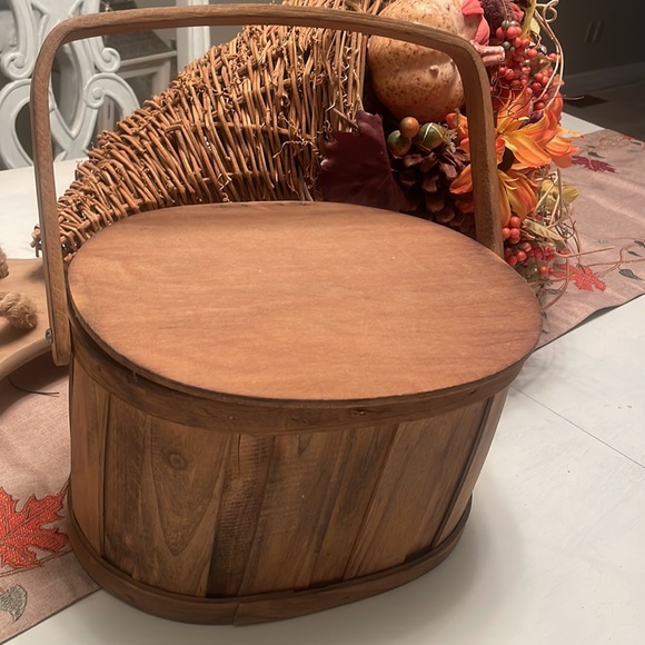 Vintage Sewing Basket Round Wood - Picture 2 of 6